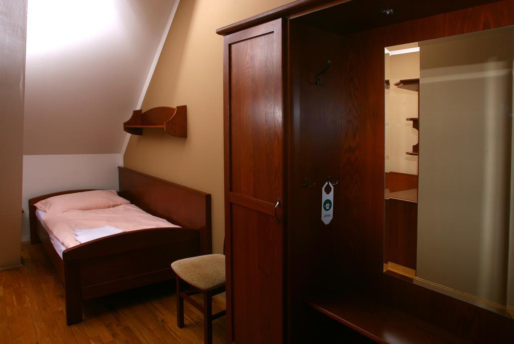 Penzion Fajn *** Pardubice Kamer foto