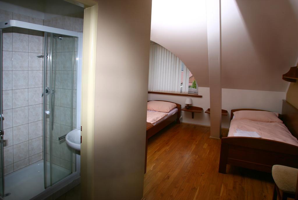 Penzion Fajn *** Pardubice Kamer foto